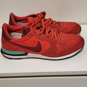 Nike Women's Internationalist Red Size 10